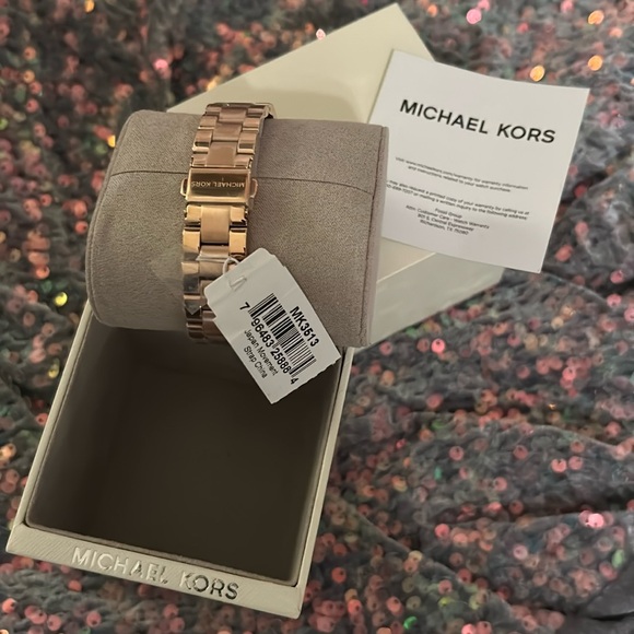 NEW..Michael Kors Runway Rose Gold🥳🥳❌❌ - Picture 4 of 5